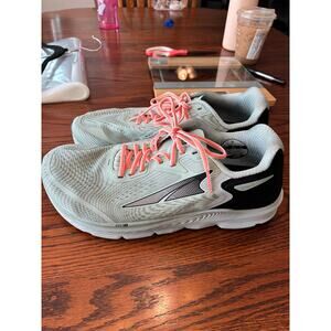 Altra Running Shoes Athletic Women’s TORIN 5 Color Gray/Coral Size 9.5 Wide
